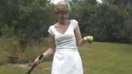 老祖父帶了一個年輕的婊子，並在所有洞中努力地操她