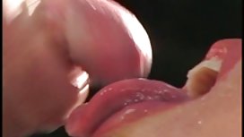 粗暴他媽的時候，婊子大聲呻吟