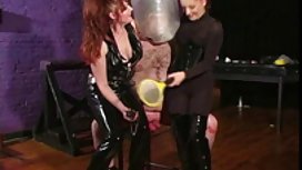 布魯內特知道如何滿足自己