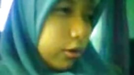 被偷的俄羅斯黑髮很難被兩個樹幹搞砸了