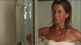 嬰兒在樹林裡被撕下了錢