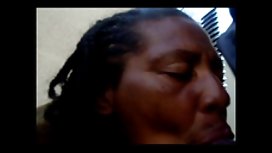 女孩裸體由昂貴的複古車構成