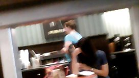 這個女孩被勒死了一會兒，大概性交後