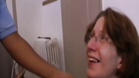 有史以來第一次為年輕的美女團伙敲打