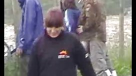 懷孕的妻子和岳母向農民吮吸雞巴