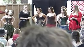 布魯內特使用硬假陽具