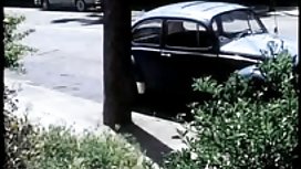 安娜在兩個洞裡用性玩具亂搞自己