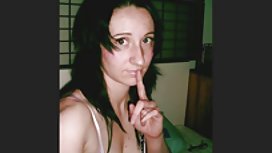 可愛的橡膠雞巴訓練在水下吮吸