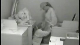 在隱藏的相機上的性俄羅斯學生