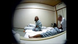 大自然中的浪漫約會以性別結束