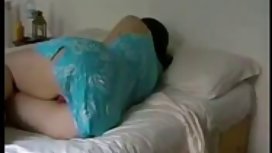 豪華的魅力小雞給了屁股一個新的情人