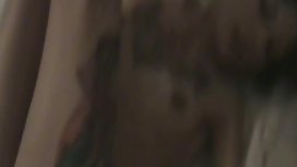 抽起俄羅斯布魯內特亂搞傢伙在健身房綁帶