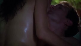 蒂芙尼經歷了手淫的高潮