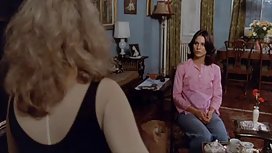 當他的妹妹吮吸他的雞巴時，哥哥帶著相機