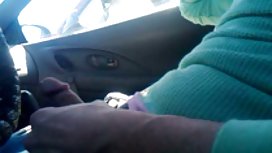 梅因恍恍惚惚地脫掉了一個苗條的亞洲女孩，並把他搞砸了